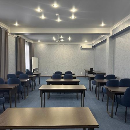 Grand Way Hotel 塔拉兹 外观 照片