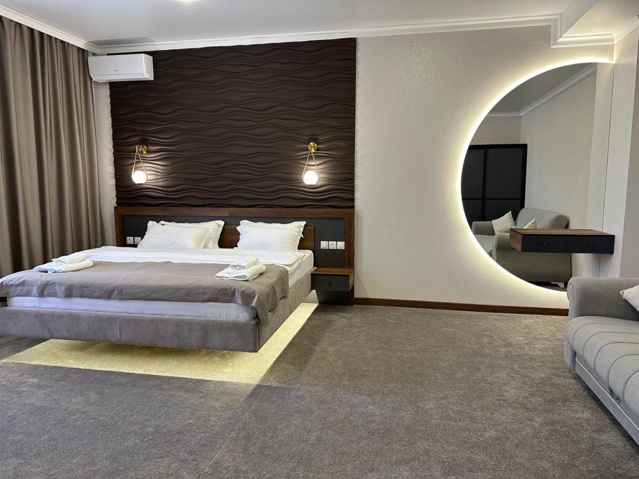 Grand Way Hotel 塔拉兹 外观 照片