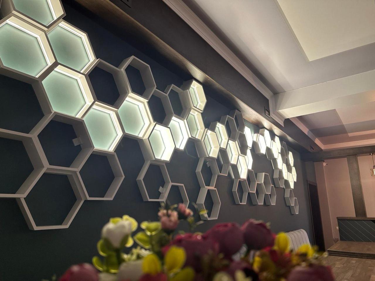Grand Way Hotel 塔拉兹 外观 照片