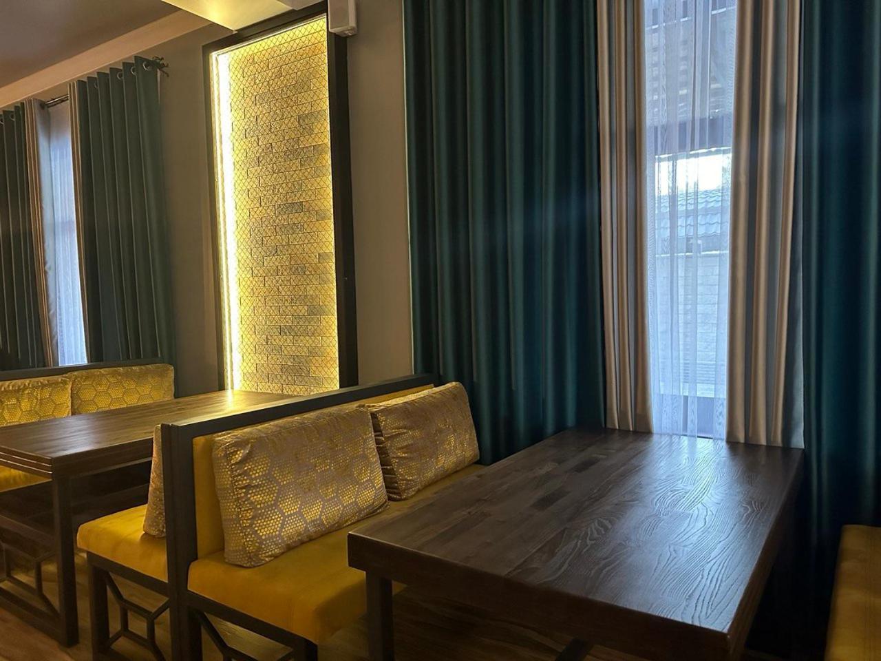 Grand Way Hotel 塔拉兹 外观 照片