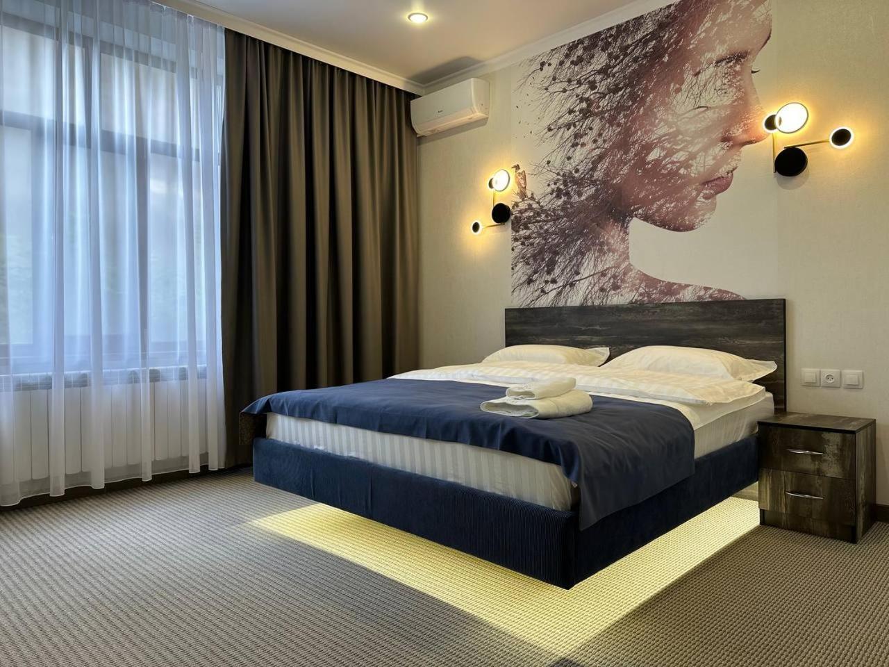 Grand Way Hotel 塔拉兹 外观 照片