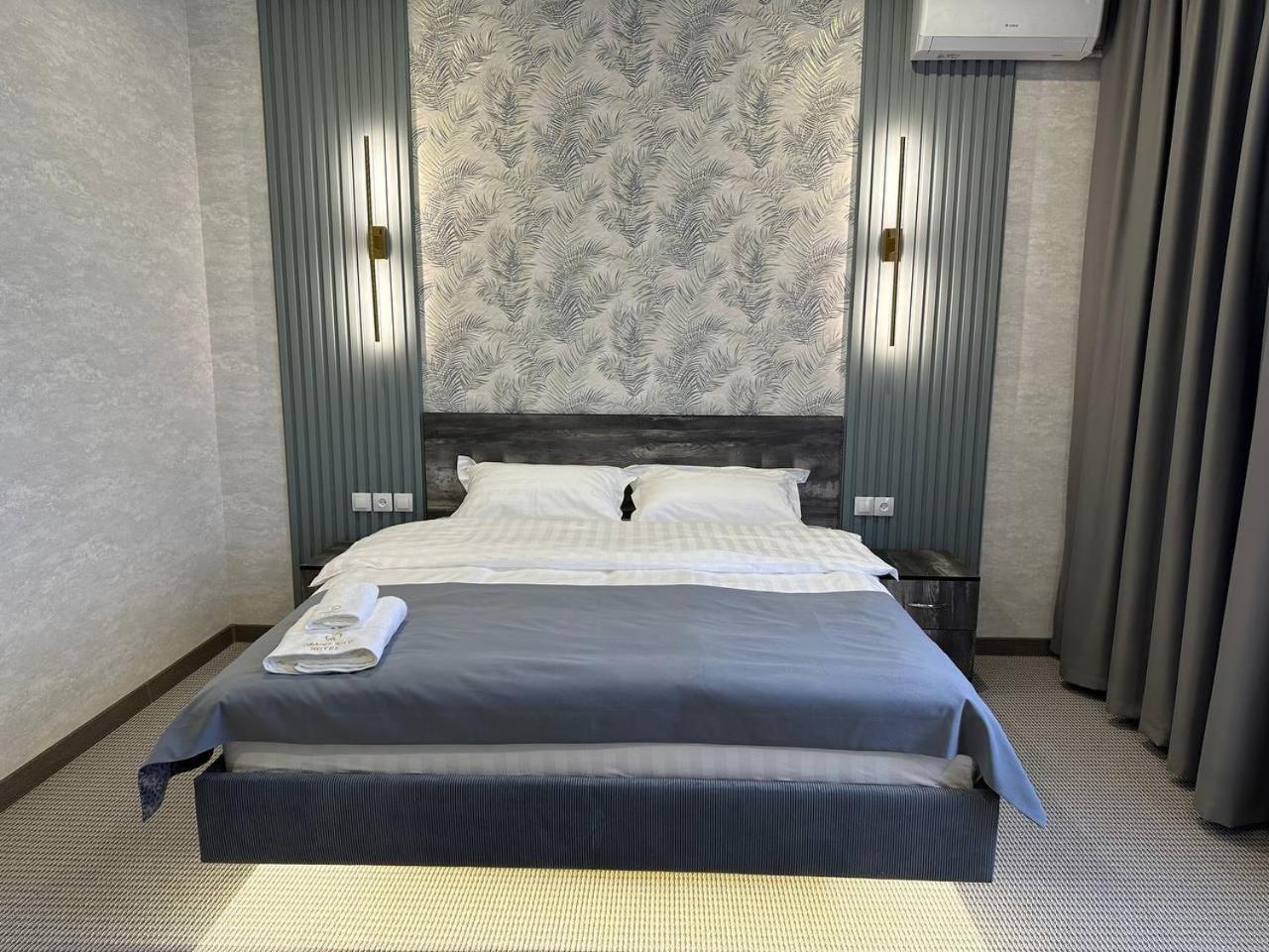 Grand Way Hotel 塔拉兹 外观 照片