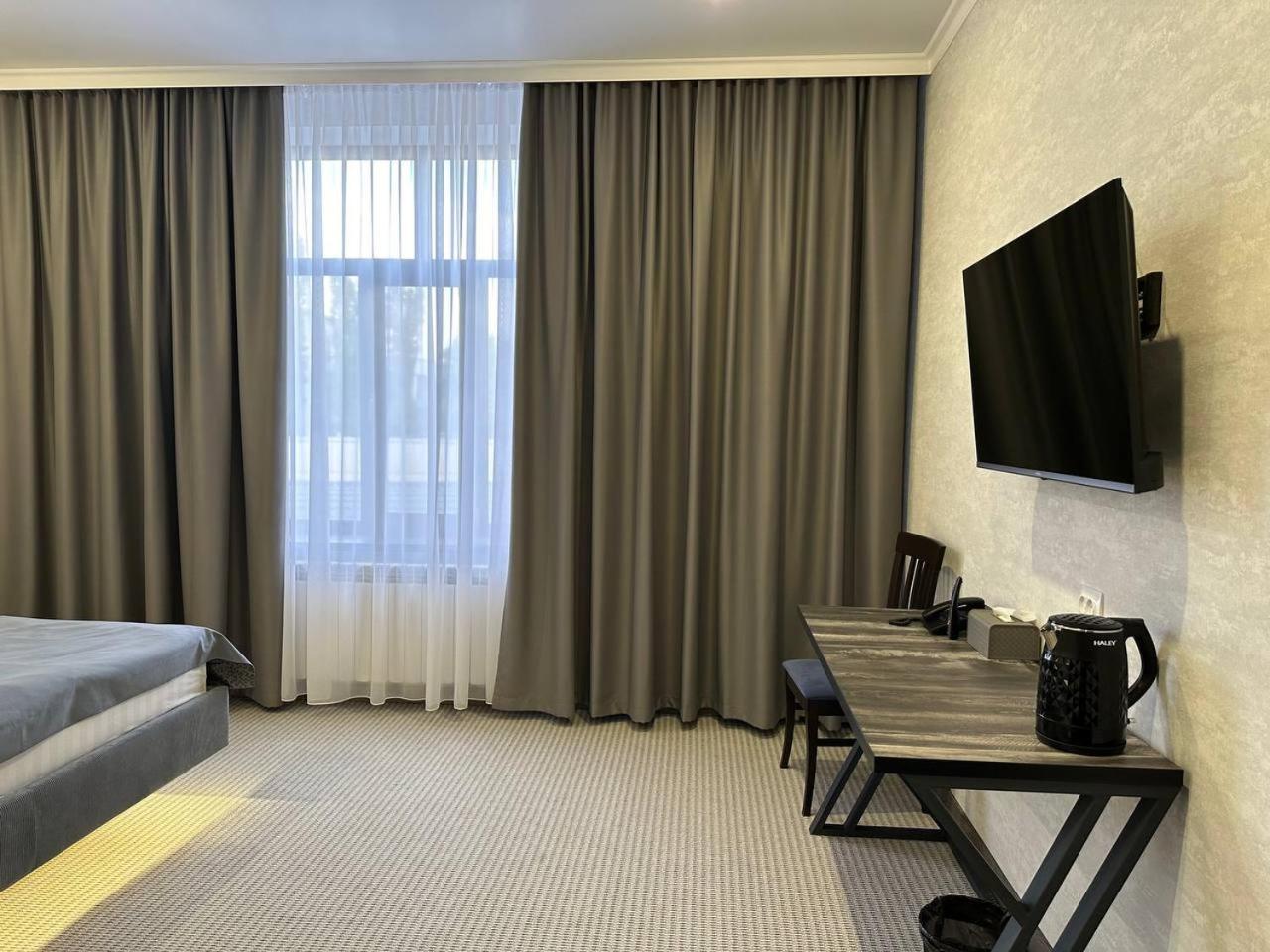 Grand Way Hotel 塔拉兹 外观 照片